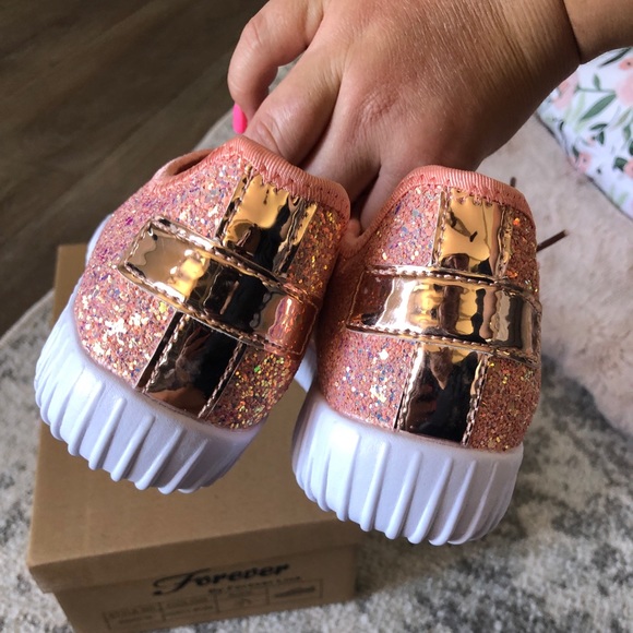 🆕 Women’s Forever by Forever Link Sneakers - Picture 8 of 11